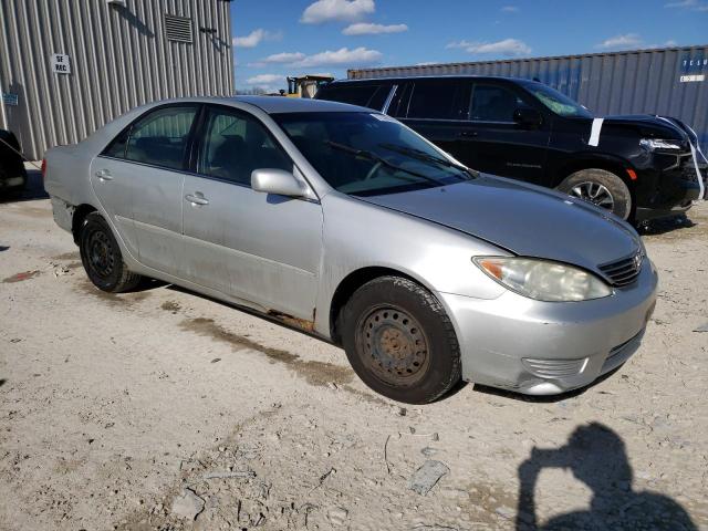 4T1BE32K95U001279 - 2005 TOYOTA CAMRY LE SILVER photo 4