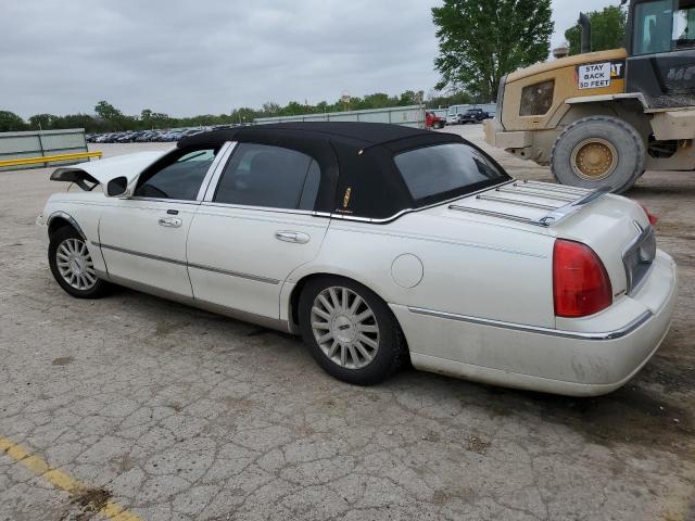1LNHM81WX3Y680077 - 2003 LINCOLN TOWN CAR EXECUTIVE CREAM photo 2