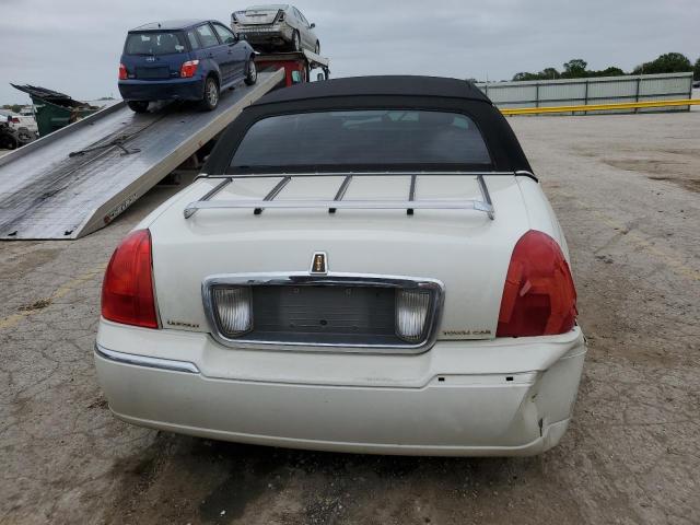 1LNHM81WX3Y680077 - 2003 LINCOLN TOWN CAR EXECUTIVE CREAM photo 6