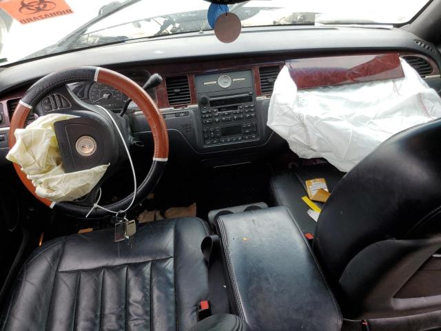 1LNHM81WX3Y680077 - 2003 LINCOLN TOWN CAR EXECUTIVE CREAM photo 8