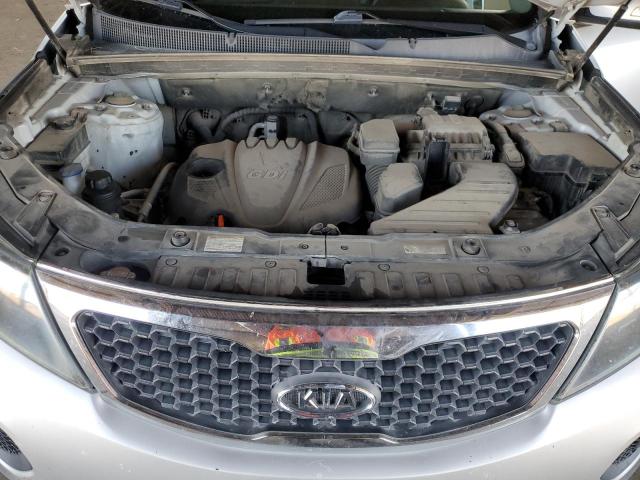 5XYKT3A69CG268399 - 2012 KIA SORENTO BASE SILVER photo 11