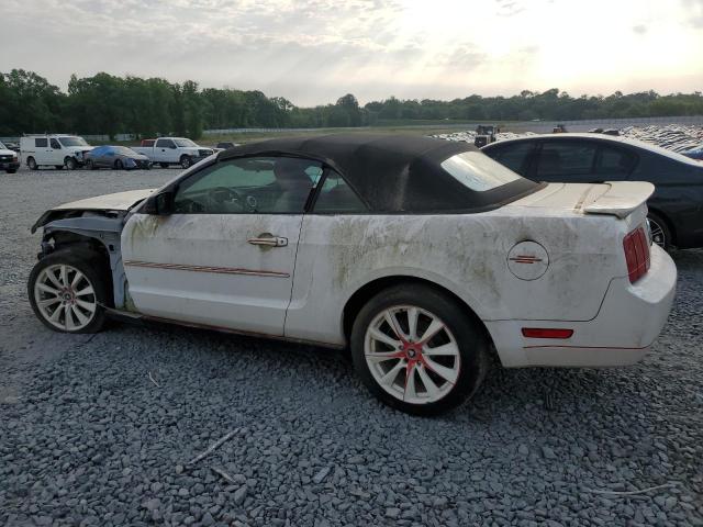 1ZVFT84N075293804 - 2007 FORD MUSTANG WHITE photo 2
