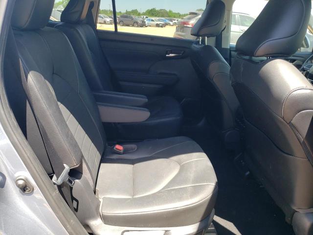 5TDHZRBH0MS078670 - 2021 TOYOTA HIGHLANDER XLE SILVER photo 11
