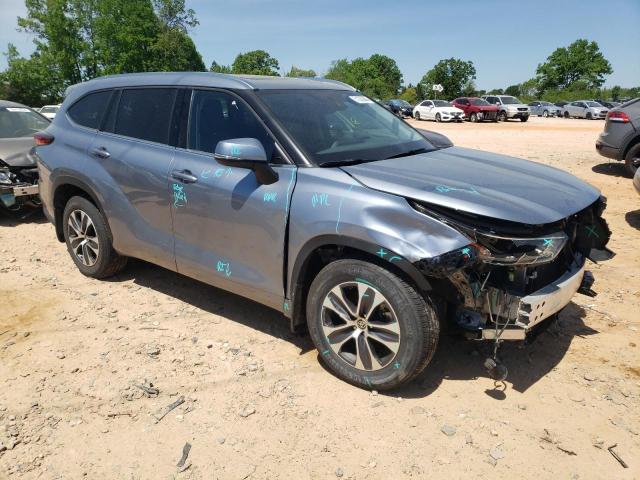 5TDHZRBH0MS078670 - 2021 TOYOTA HIGHLANDER XLE SILVER photo 4