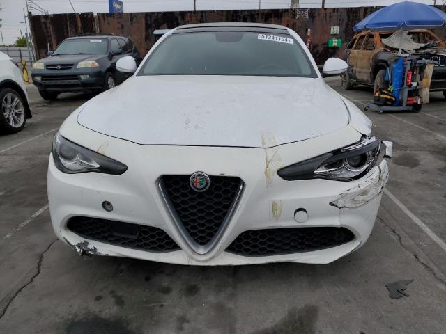 ZARFAEBN0J7597937 - 2018 ALFA ROMEO GIULIA WHITE photo 5