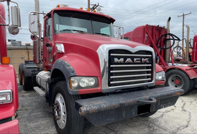 1M2AT04Y27M006909 - 2007 MACK 700 CTP700 RED photo 1