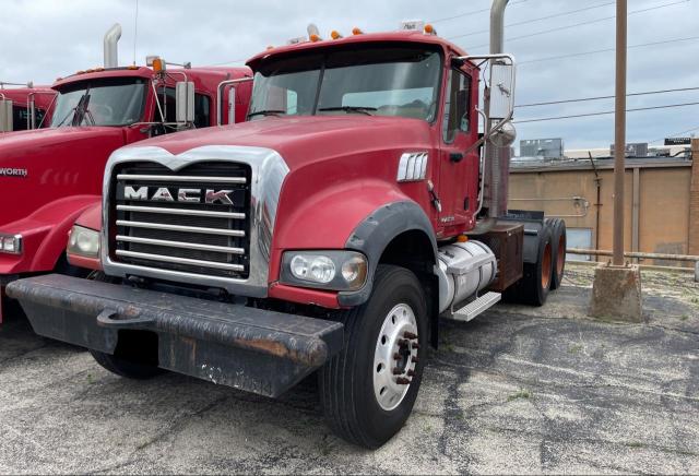 1M2AT04Y27M006909 - 2007 MACK 700 CTP700 RED photo 2