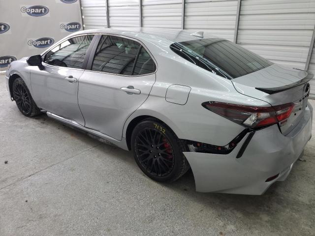 4T1G11AK8PU839264 - 2023 TOYOTA CAMRY SE NIGHT SHADE SILVER photo 2