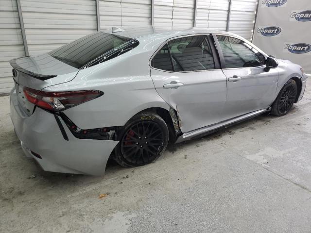 4T1G11AK8PU839264 - 2023 TOYOTA CAMRY SE NIGHT SHADE SILVER photo 3