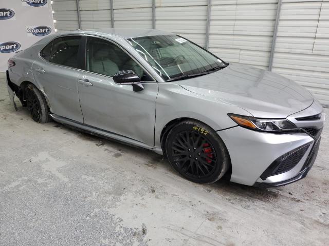 4T1G11AK8PU839264 - 2023 TOYOTA CAMRY SE NIGHT SHADE SILVER photo 4