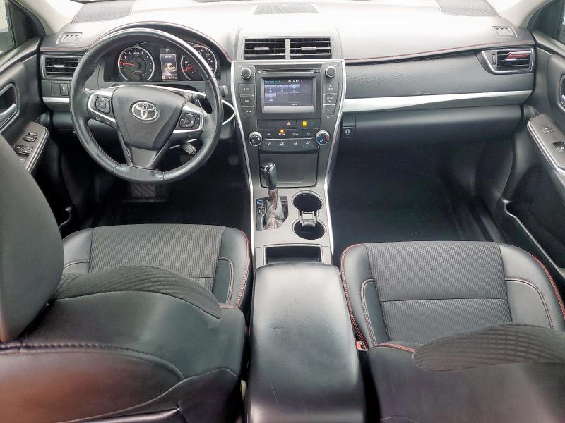 4T1BF1FK6HU727178 - 2017 TOYOTA CAMRY SE LE Gümüş fotoğraf 8