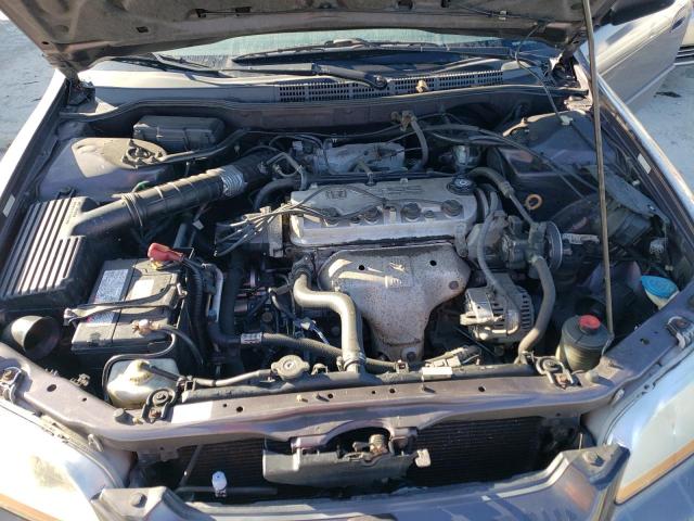 1HGCG564XWA074868 - 1998 HONDA ACCORD LX GRAY photo 11