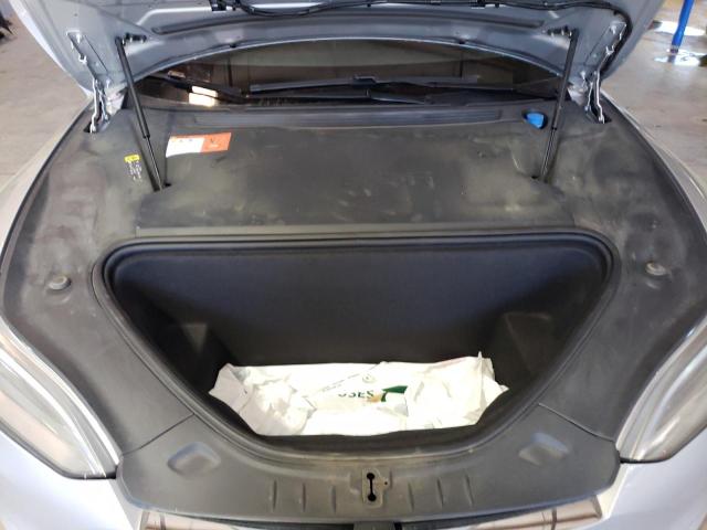 5YJSA1E22JF244869 - 2018 TESLA MODEL S 银色 照片 11