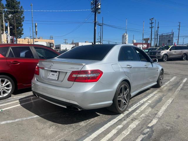 WDDHF7HB8AA116113 - 2010 MERCEDES-BENZ E 63 AMG SILVER photo 4