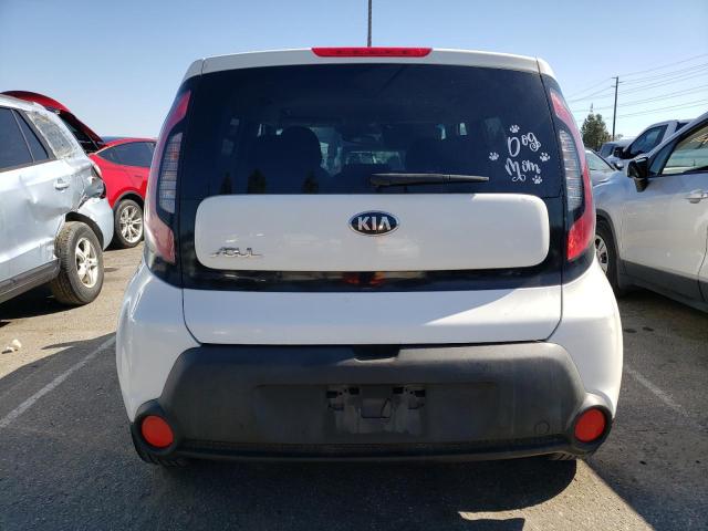 KNDJN2A23F7226776 - 2015 KIA SOUL WHITE photo 6