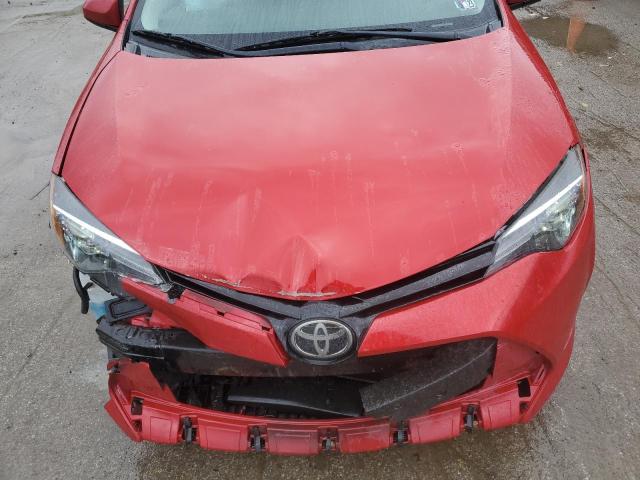 2T1BURHE6JC014851 - 2018 TOYOTA COROLLA L RED photo 11