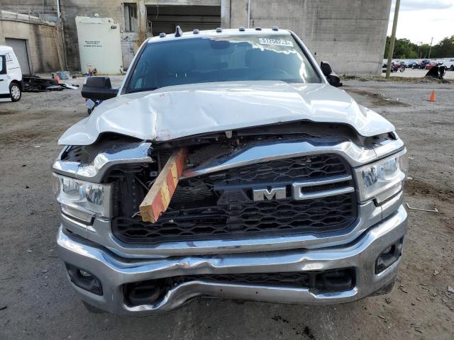 3C6UR5HJXNG366303 - 2022 RAM 2500 TRADESMAN Biały zdjęcie 5