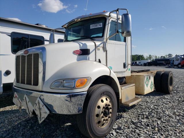 2NP2HJ7X5HM434237 - 2017 PETERBILT 337 WHITE photo 2