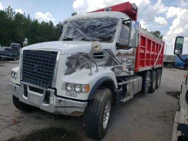 4V5K99EH8GN967678 - 2016 VOLVO VHD WHITE photo 2