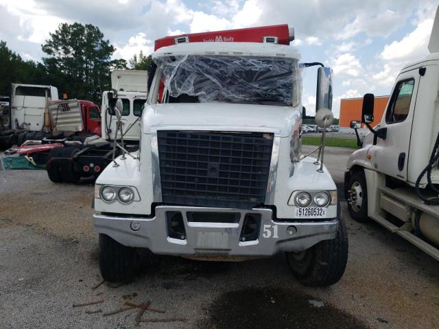 4V5K99EH8GN967678 - 2016 VOLVO VHD WHITE photo 9