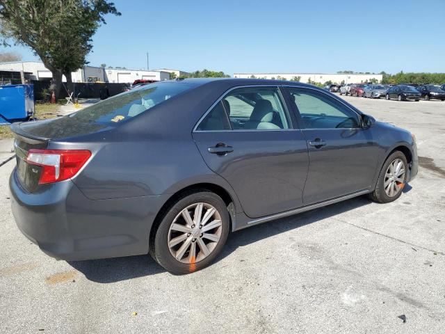 4T1BK1FK1DU530196 - 2013 TOYOTA CAMRY SE GRAY photo 3