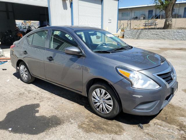 3N1CN7AP7JL809473 - 2018 NISSAN VERSA S GRAY photo 4