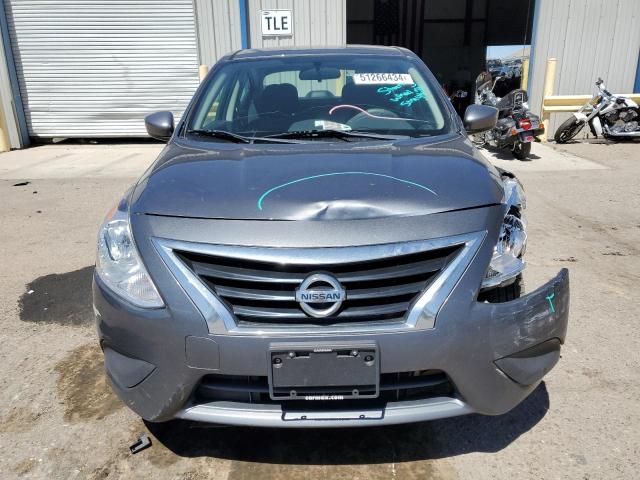 3N1CN7AP7JL809473 - 2018 NISSAN VERSA S GRAY photo 5