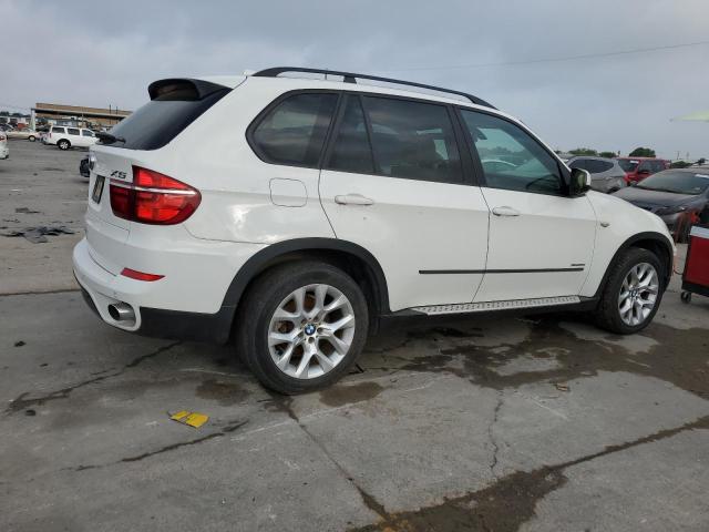 5UXZV4C54BL411179 - 2011 BMW X5 XDRIVE35I WHITE photo 3