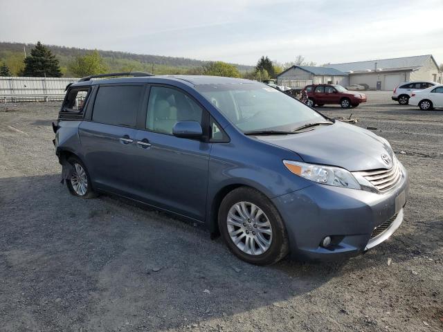 5TDYK3DC4FS645503 - 2015 TOYOTA SIENNA XLE BLUE photo 4