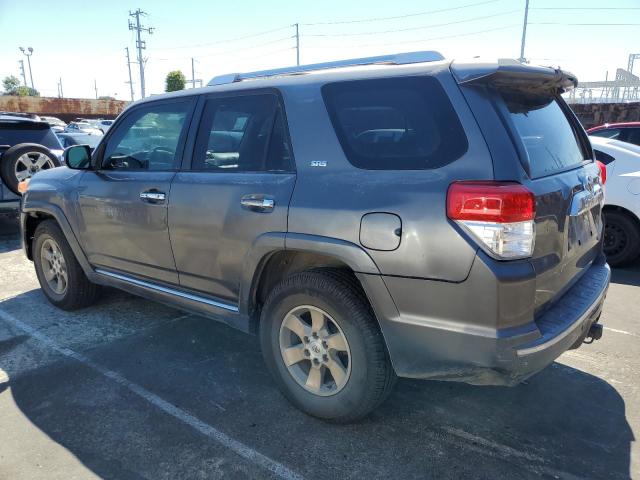 JTEZU5JR5A5006897 - 2010 TOYOTA 4RUNNER SR5 GRAY photo 2