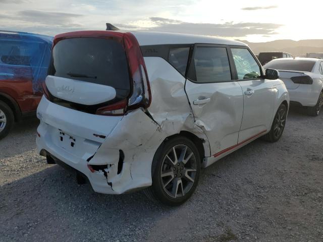 KNDJ63AU5N7817436 - 2022 KIA SOUL GT LINE WHITE photo 3