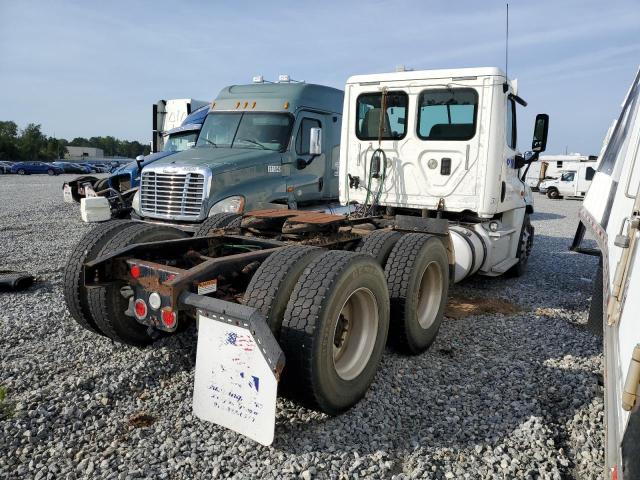 3AKJGED55GDHM5584 - 2016 FREIGHTLINER CASCADIA 1 WHITE photo 4