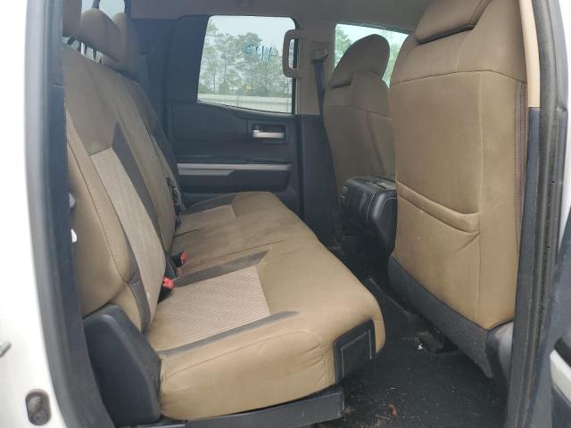 5TFUW5F15FX483837 - 2015 TOYOTA TUNDRA DOUBLE CAB SR/SR5 WHITE photo 10