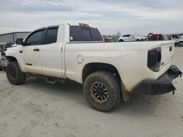 5TFUW5F15FX483837 - 2015 TOYOTA TUNDRA DOUBLE CAB SR/SR5 WHITE photo 2