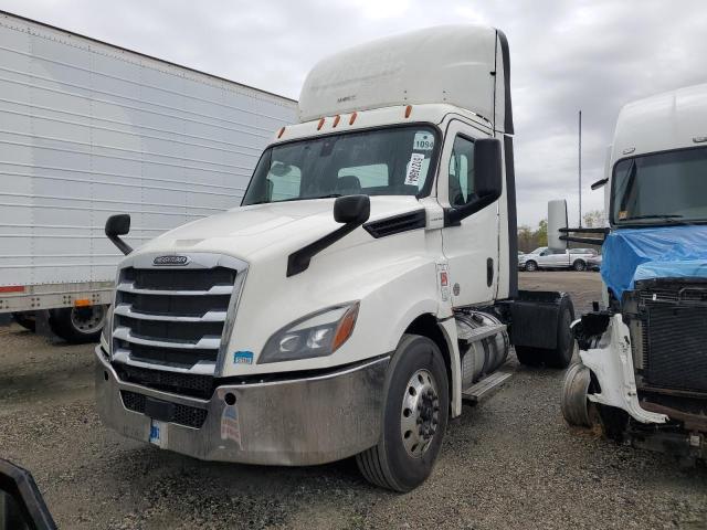 3AKBHLDR6KSLH4361 - 2019 FREIGHTLINER CASCADIA 1 WHITE photo 2