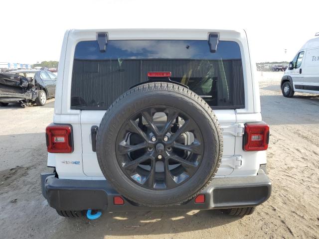 1C4JJXP66NW233437 - 2022 JEEP WRANGLER U SAHARA 4XE WHITE photo 6