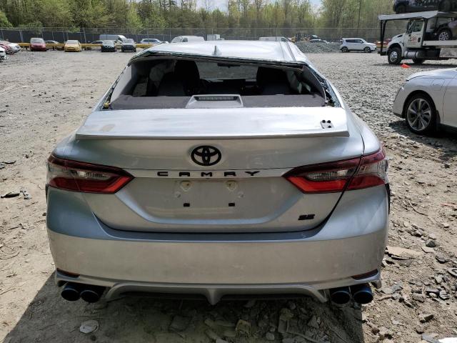 4T1G11AK6RU208211 - 2024 TOYOTA CAMRY SE NIGHT SHADE SILVER photo 6