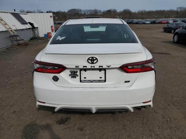 4T1T11AK0RU240523 - 2024 TOYOTA CAMRY SE NIGHT SHADE WHITE photo 6