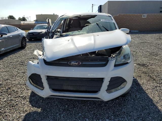 1FMCU0GX2FUA25550 - 2015 FORD ESCAPE SE WHITE photo 5