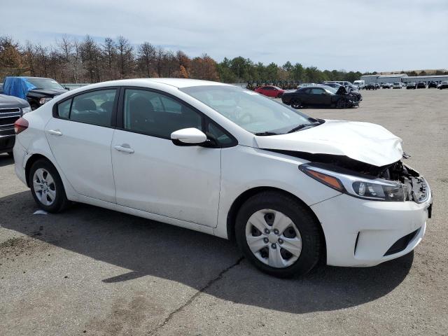 3KPFK4A71JE281418 - 2018 KIA FORTE LX WHITE photo 4