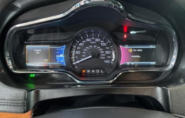 2LMHJ5NK9JBL02264 - 2018 LINCOLN MKT BLACK photo 8