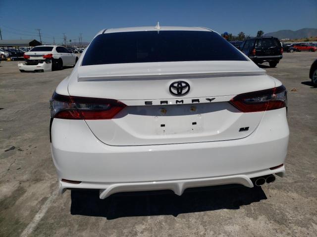 4T1T11AKXPU171238 - 2023 TOYOTA CAMRY SE NIGHT SHADE WHITE photo 6