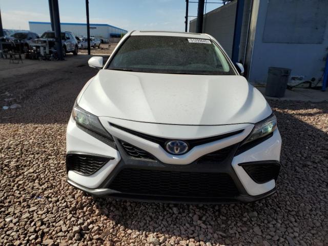 4T1T11AK5PU805412 - 2023 TOYOTA CAMRY SE NIGHT SHADE WHITE photo 5