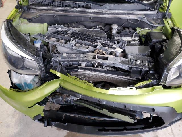 KNDJN2A21F7783962 - 2015 KIA SOUL GREEN photo 11