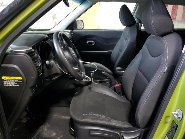 KNDJN2A21F7783962 - 2015 KIA SOUL GREEN photo 7