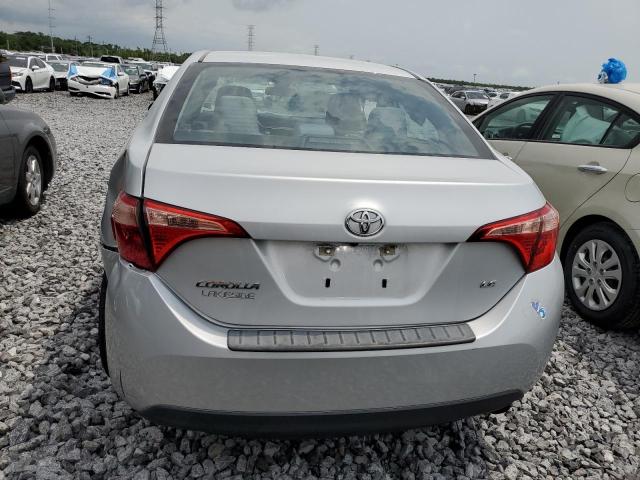 5YFBURHE3JP799832 - 2018 TOYOTA COROLLA L SILVER photo 6