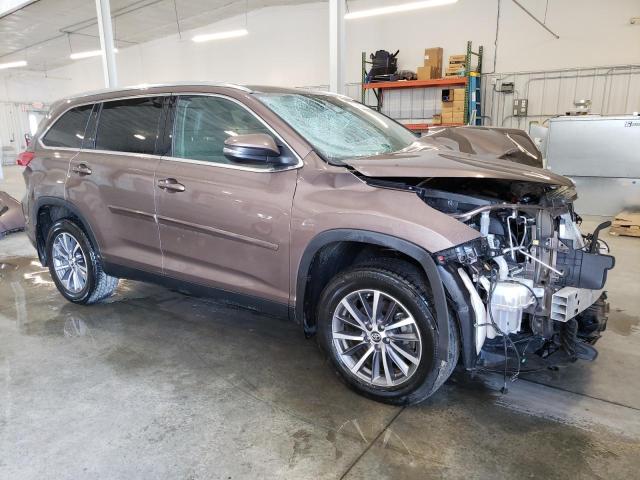 5TDJZRFH8KS705169 - 2019 TOYOTA HIGHLANDER SE BROWN photo 4