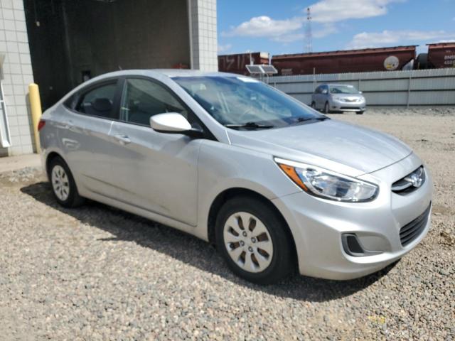 KMHCT4AE6GU981164 - 2016 HYUNDAI ACCENT SE SILVER photo 4