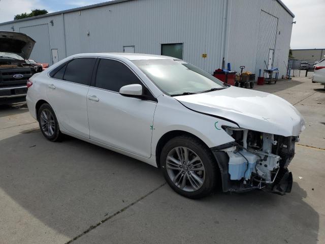 4T1BF1FK9HU338616 - 2017 TOYOTA CAMRY LE WHITE photo 4