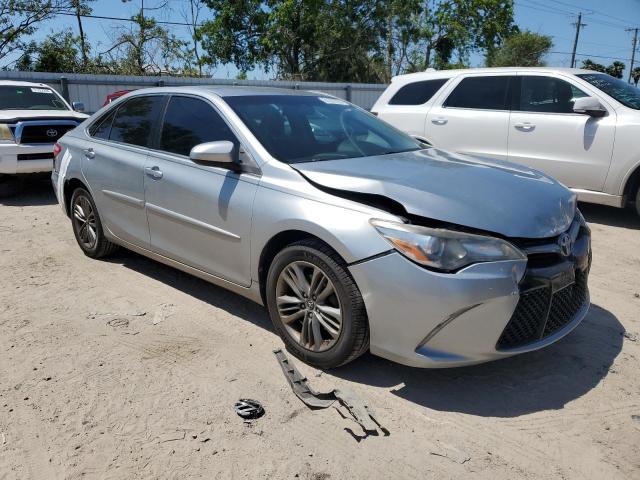 4T1BF1FK2HU747640 - 2017 TOYOTA CAMRY LE SILVER photo 4